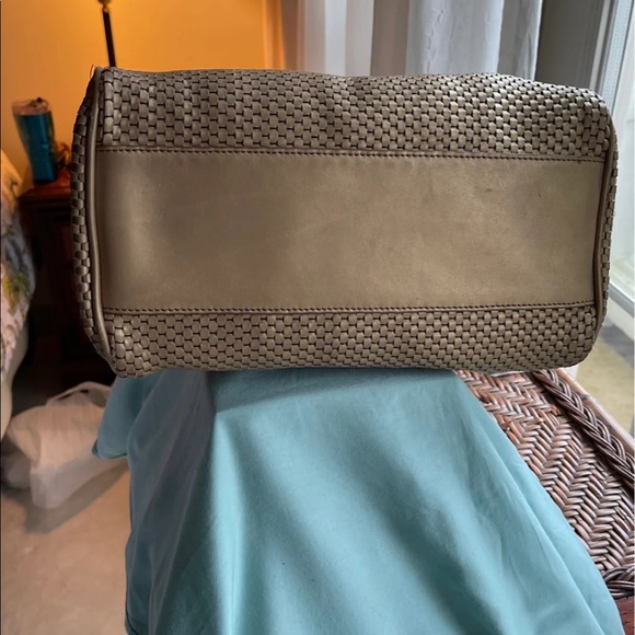 Ellen Tracy Gold woven Leather handbag - Picture 5 of 10